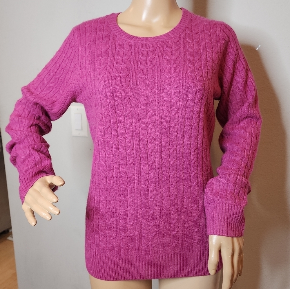 G.H. Bass & Co Vegan‎ Cashmere Pink Cable knit crewneck sweater. Women's size M